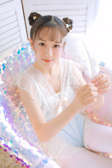 男朋友哭在女朋友怀里